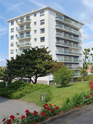 appartement à la location -   64200  BIARRITZ, surface 79 m2 location appartement - APR713069